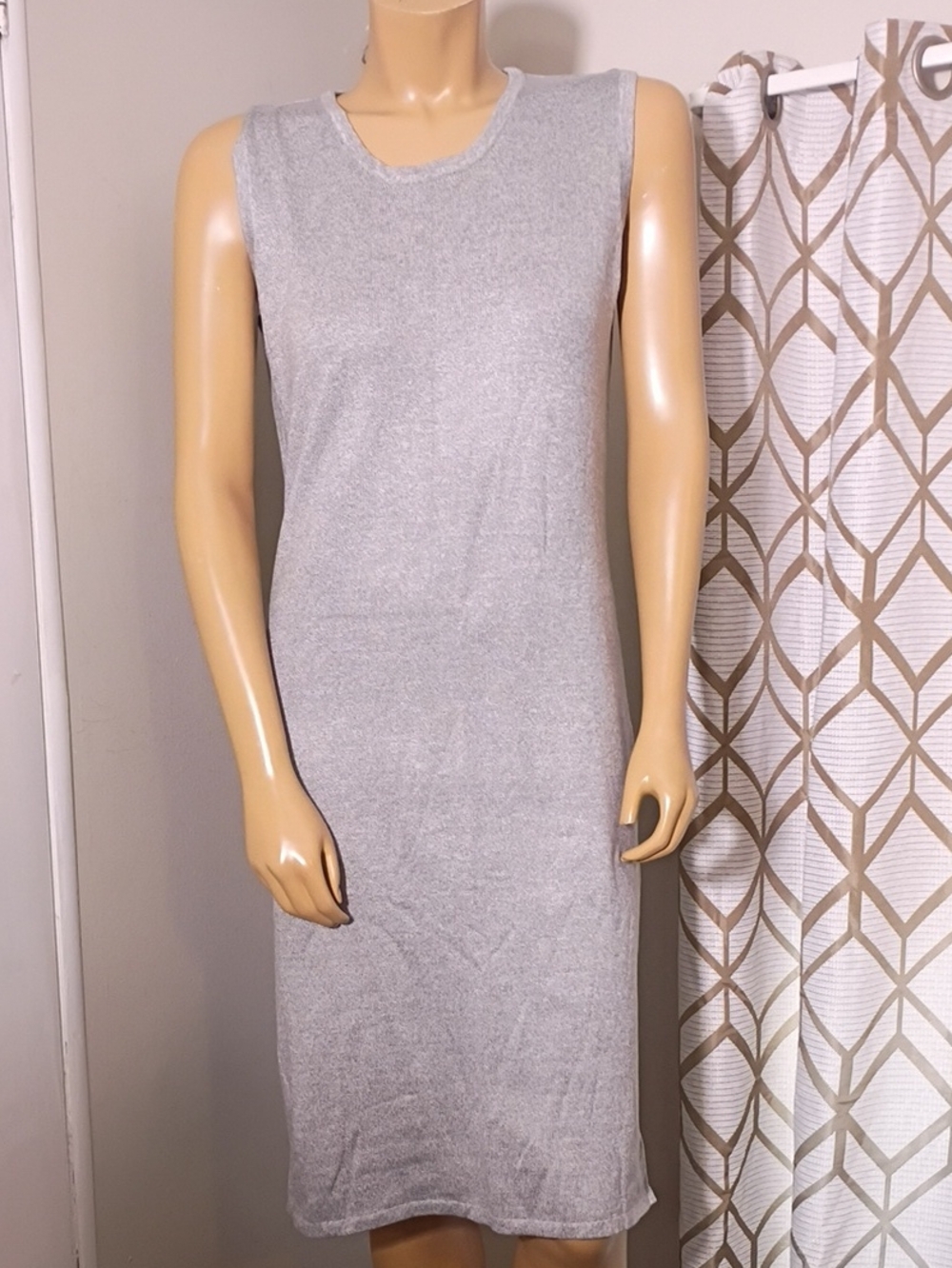 Liz Claiborne Light Gray Sleeveless Knit Midi Dress